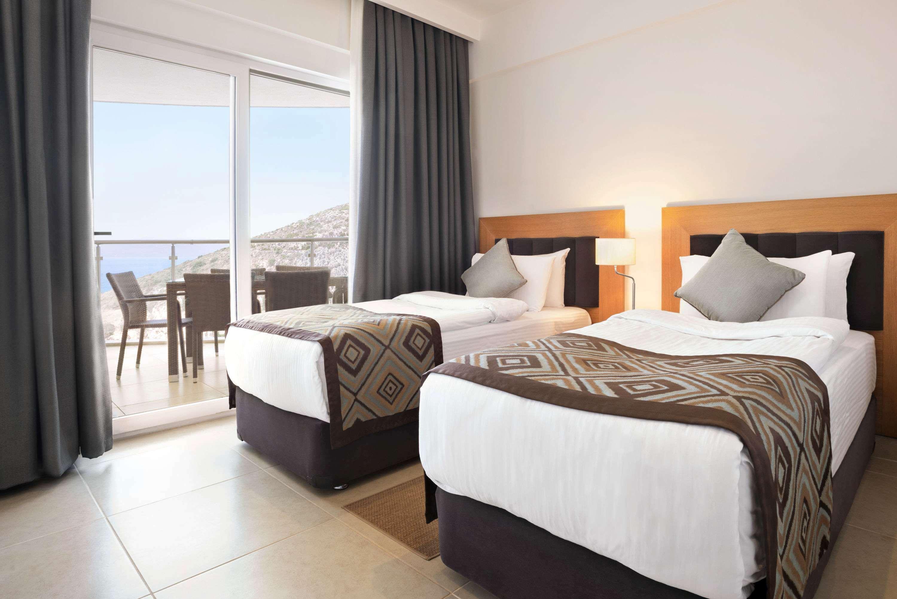 Ramada Hotel & Suites By Wyndham Kusadası Exteriör bild