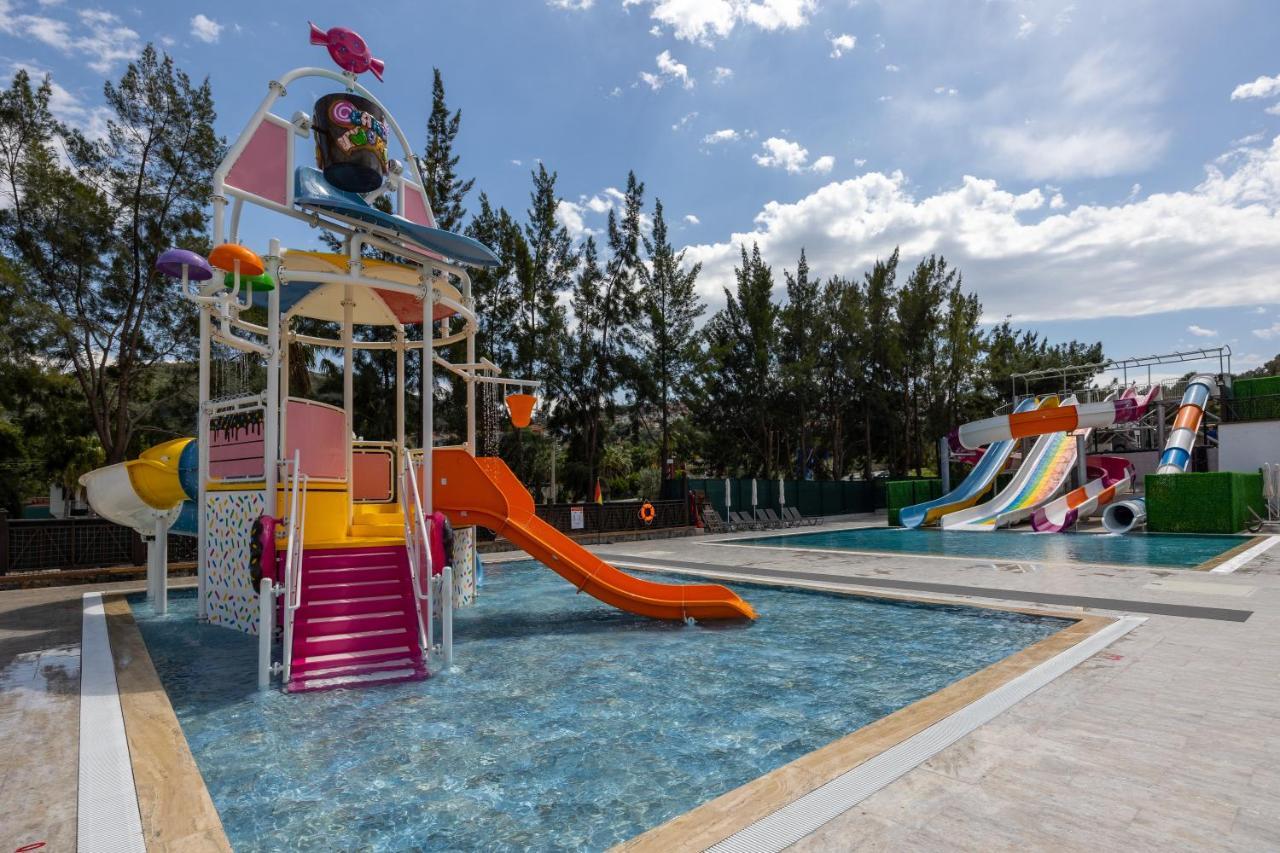 Ramada Hotel & Suites By Wyndham Kusadası Exteriör bild