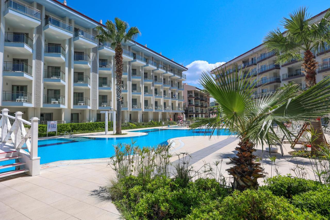 Ramada Hotel & Suites By Wyndham Kusadası Exteriör bild