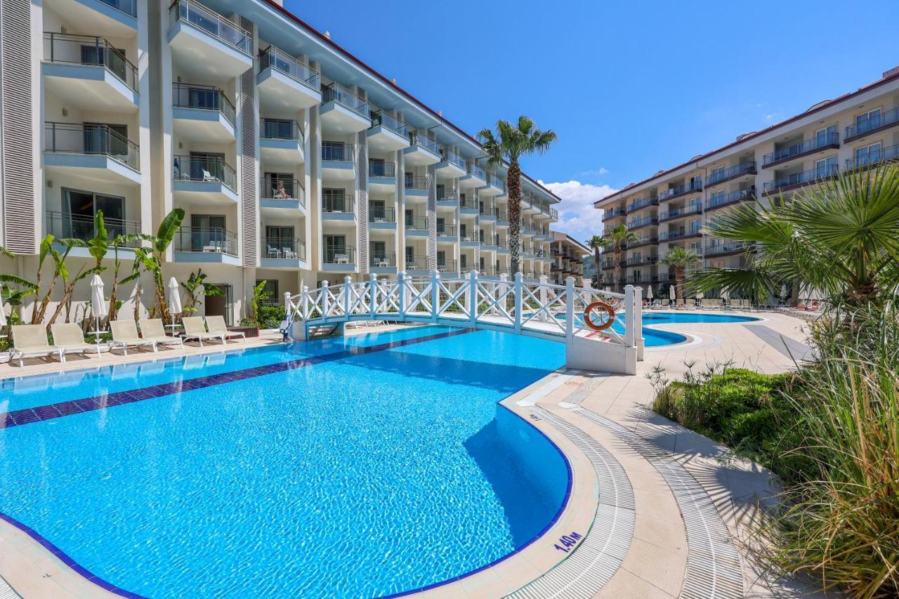 Ramada Hotel & Suites By Wyndham Kusadası Exteriör bild