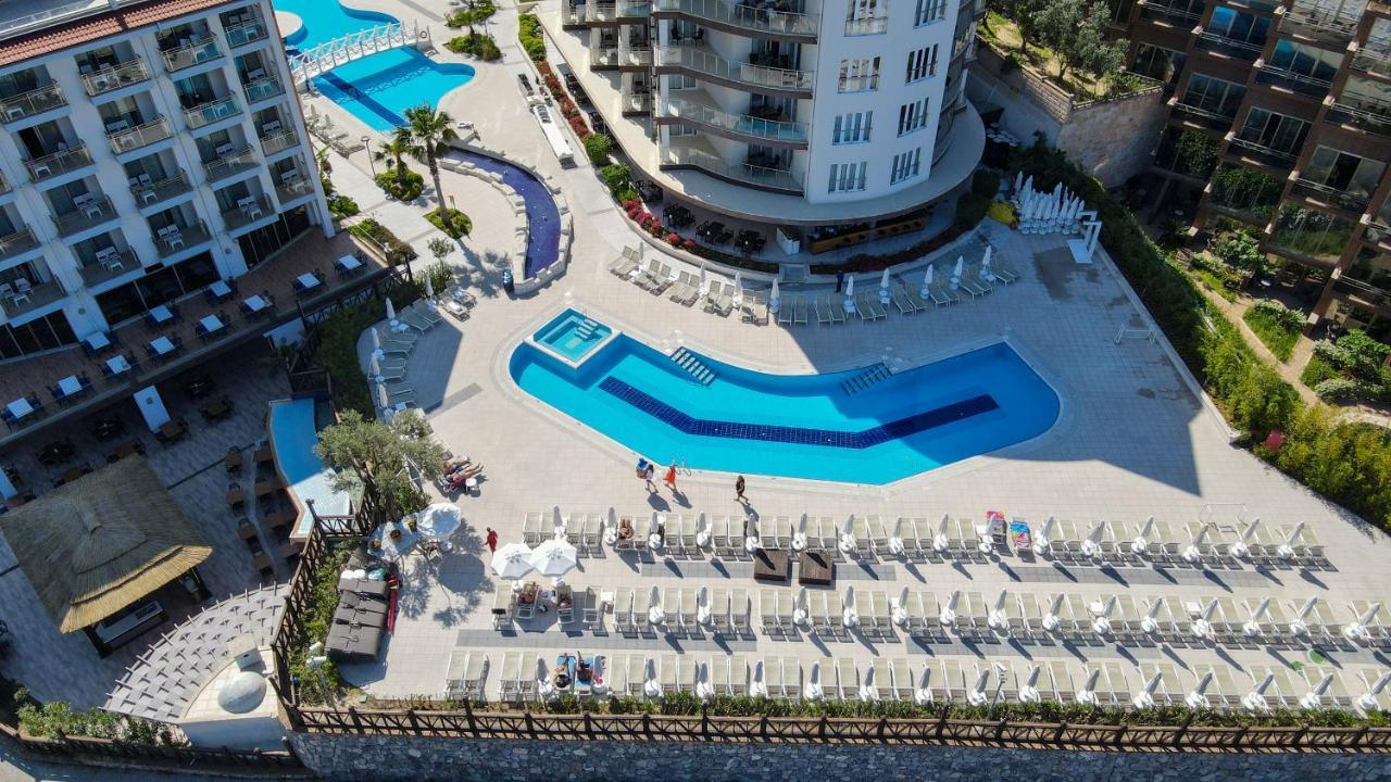 Ramada Hotel & Suites By Wyndham Kusadası Exteriör bild