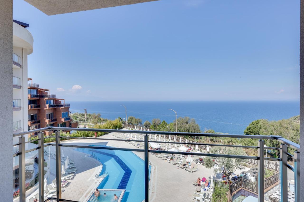 Ramada Hotel & Suites By Wyndham Kusadası Exteriör bild