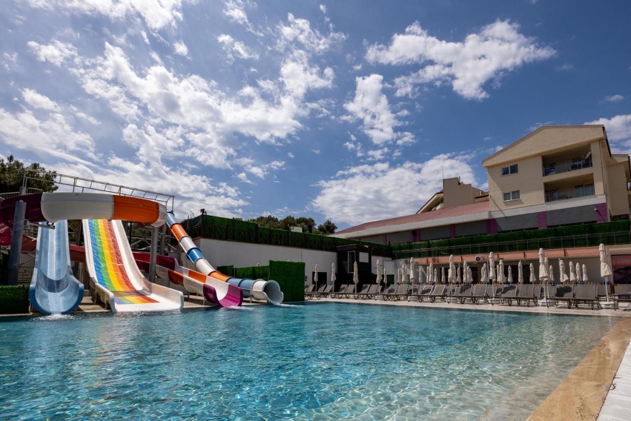 Ramada Hotel & Suites By Wyndham Kusadası Exteriör bild
