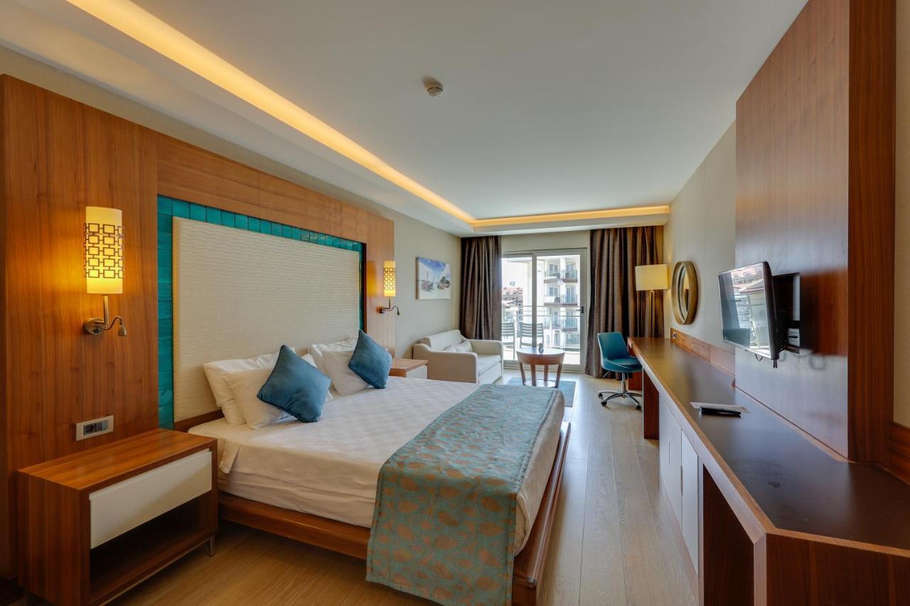 Ramada Hotel & Suites By Wyndham Kusadası Exteriör bild
