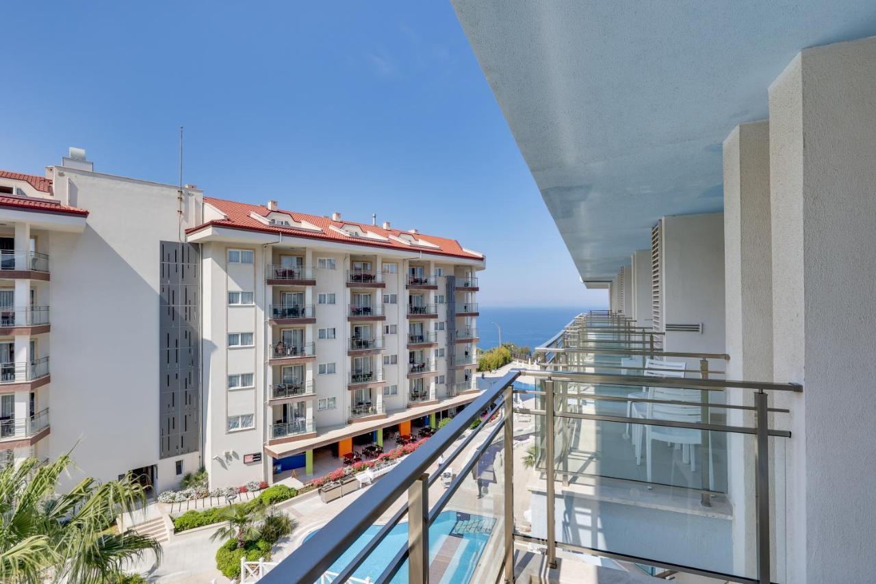 Ramada Hotel & Suites By Wyndham Kusadası Exteriör bild