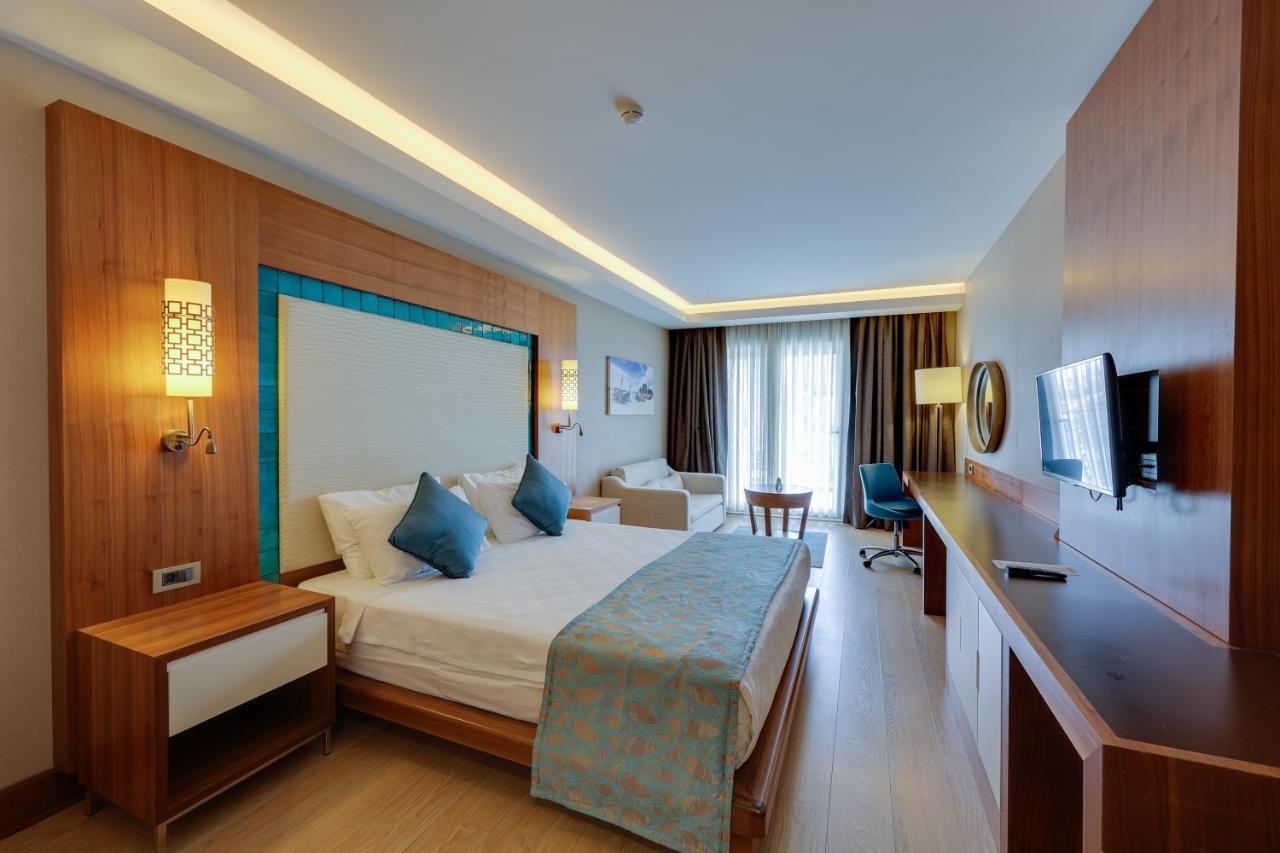 Ramada Hotel & Suites By Wyndham Kusadası Exteriör bild