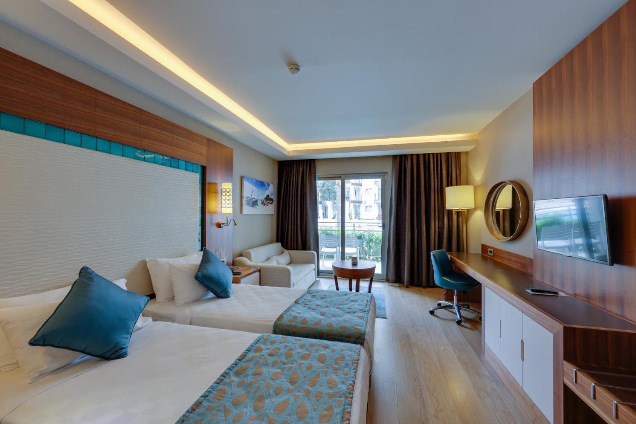 Ramada Hotel & Suites By Wyndham Kusadası Exteriör bild