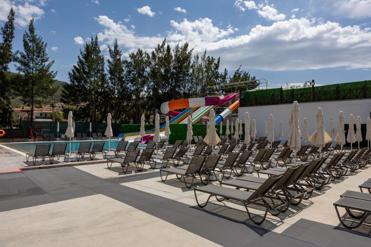 Ramada Hotel & Suites By Wyndham Kusadası Exteriör bild