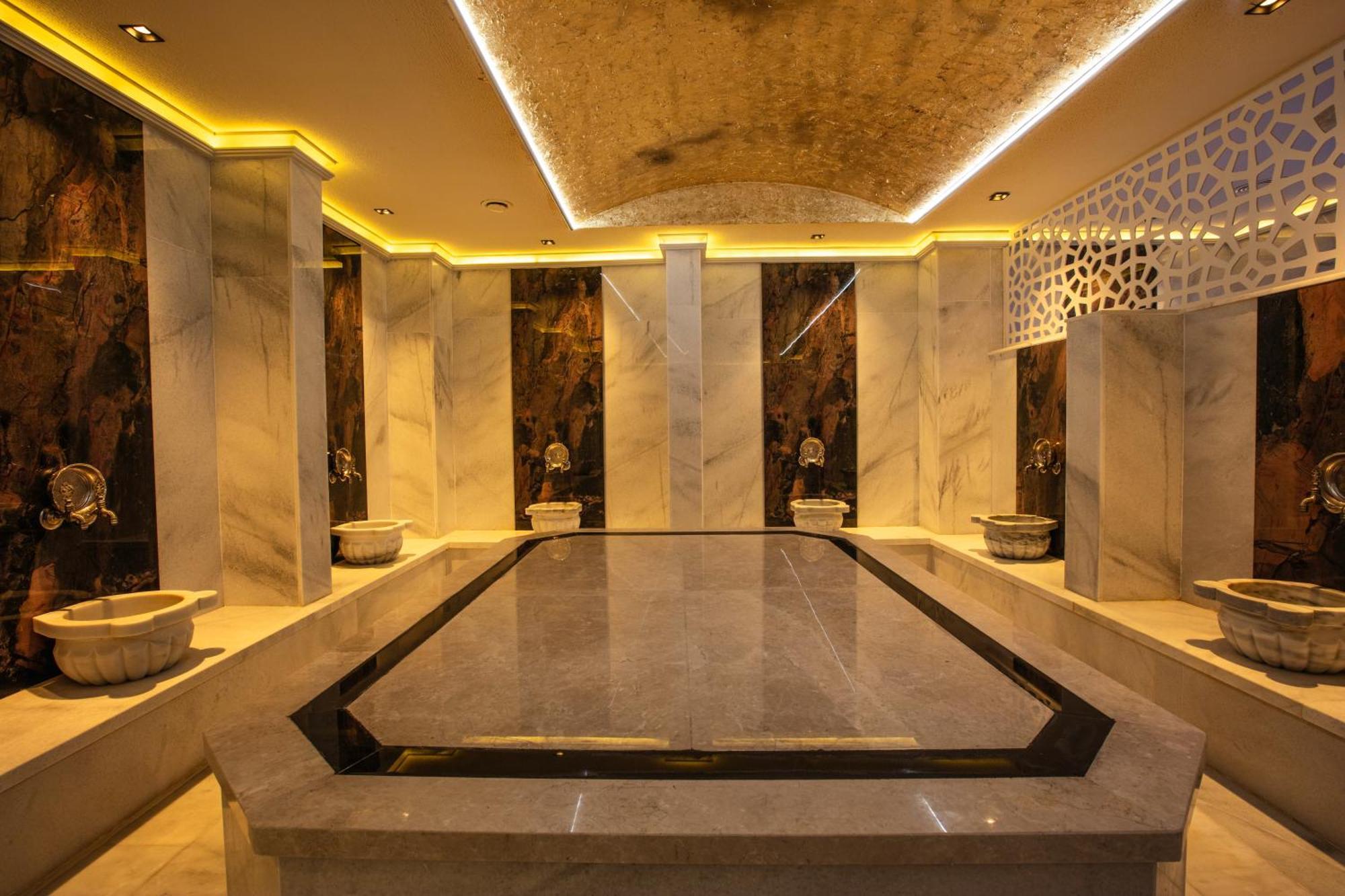 Ramada Hotel & Suites By Wyndham Kusadası Exteriör bild