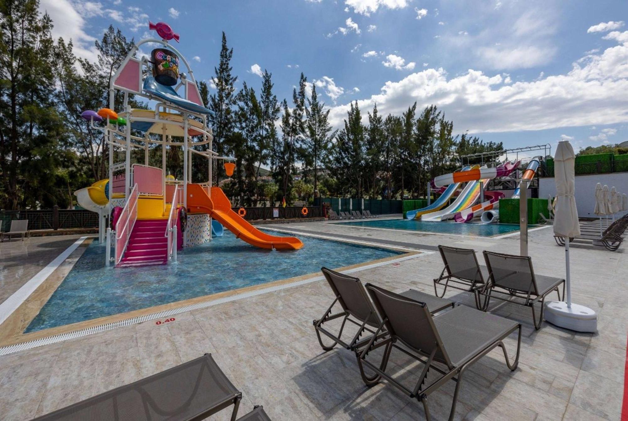 Ramada Hotel & Suites By Wyndham Kusadası Exteriör bild